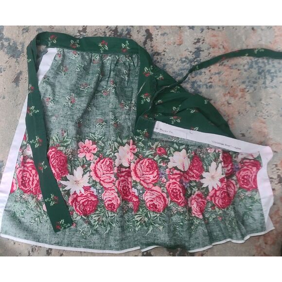 Vintage Christmas Half Apron/Green with Holly & Berries and Christmas Roses - Picture 3 of 5